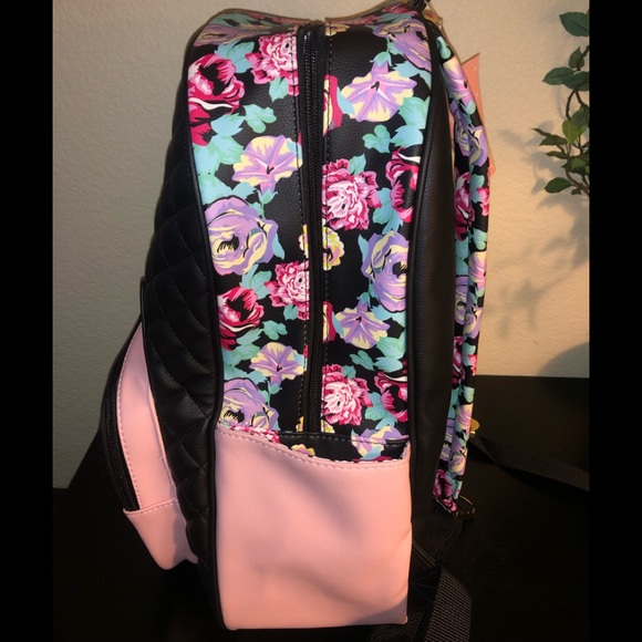 🥰Adorable Betsey Johnson 🌺 Quilted 🐈‍⬛ Backpack - Picture 2 of 14